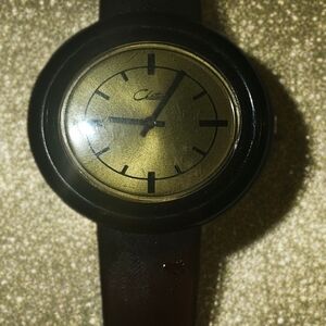 Vintage Chateau Black and Gold Women's Timepiece. 🕰️✨ #Vintage #Chateau ⌚👑